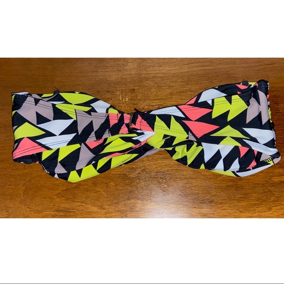 Target strapless bikini top with triangle pattern - Picture 2 of 4